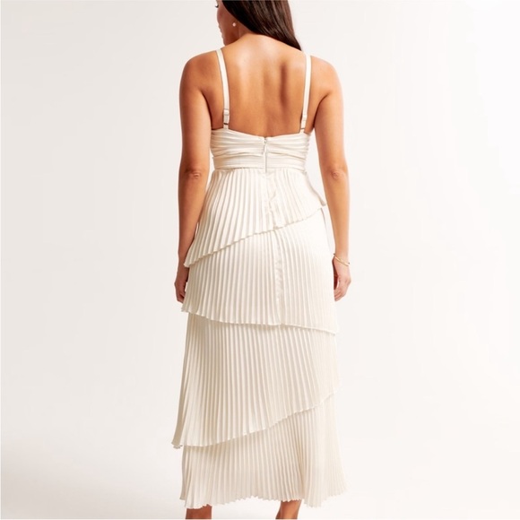 Abercrombie & Fitch Giselle
Pleated Tiered Maxi Dress White Satin Medium NEW - Picture 3 of 5